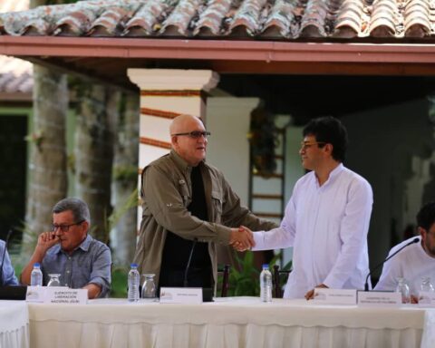 Colombian Prosecutor's Office suspends all arrest warrants for ELN spokesmen