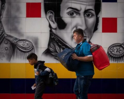 Colombian businessmen travel to Venezuela in search of business