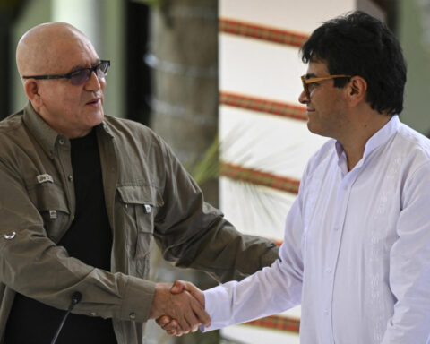 Colombian government and ELN resume peace talks in Caracas