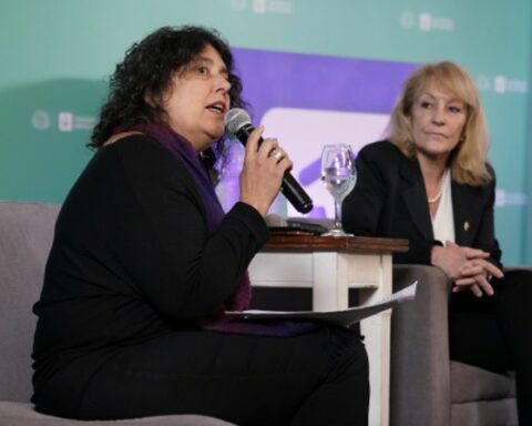 Commemorated the 30th anniversary of the service 0800 4141