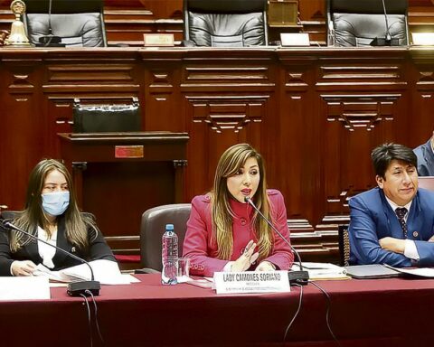 Congress will not give its arm to twist in denunciation of treason against the homeland