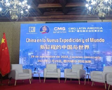 Conversation in Caracas analyzes China's contributions to world development