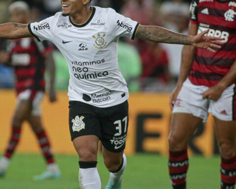 Corinthians defeats Flamengo at Maracanã and guarantees itself in Libertadores