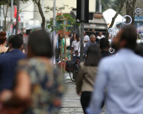 Covid-19: Brazil records 3,883 cases and 65 deaths in 24 hours