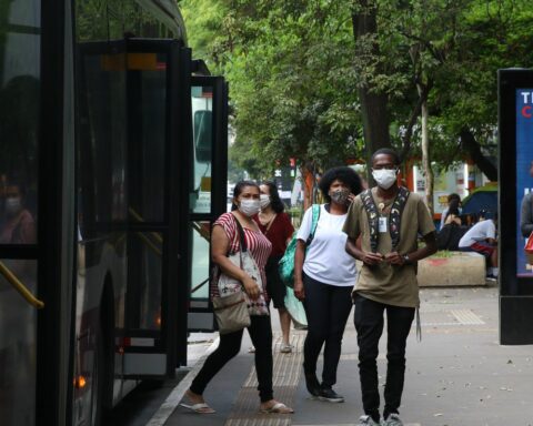 Covid-19: Brazil records 72 deaths and 28,400 cases in 24 hours