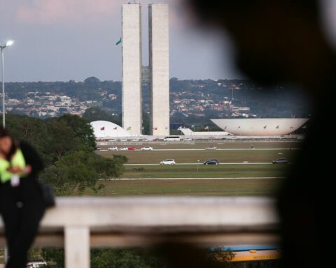 DF: trade and public services have changed hours on holiday