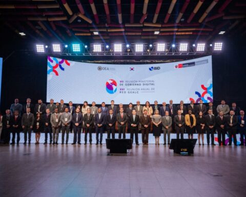 52493280345 1ae9c009e2 or