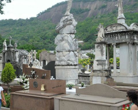 Death records in Brazil still surpass pre-pandemic levels