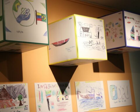 Defender makes exhibition with drawings of refugee children