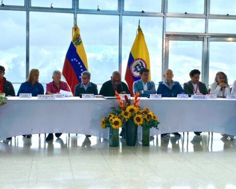 Delegations from Colombia and the ELN invite the US and other countries to their peace talks