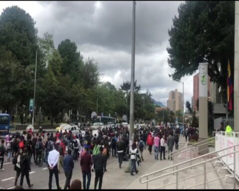 Demonstrations are reported in the sector of Carrera Séptima with calle 36 in Bogotá