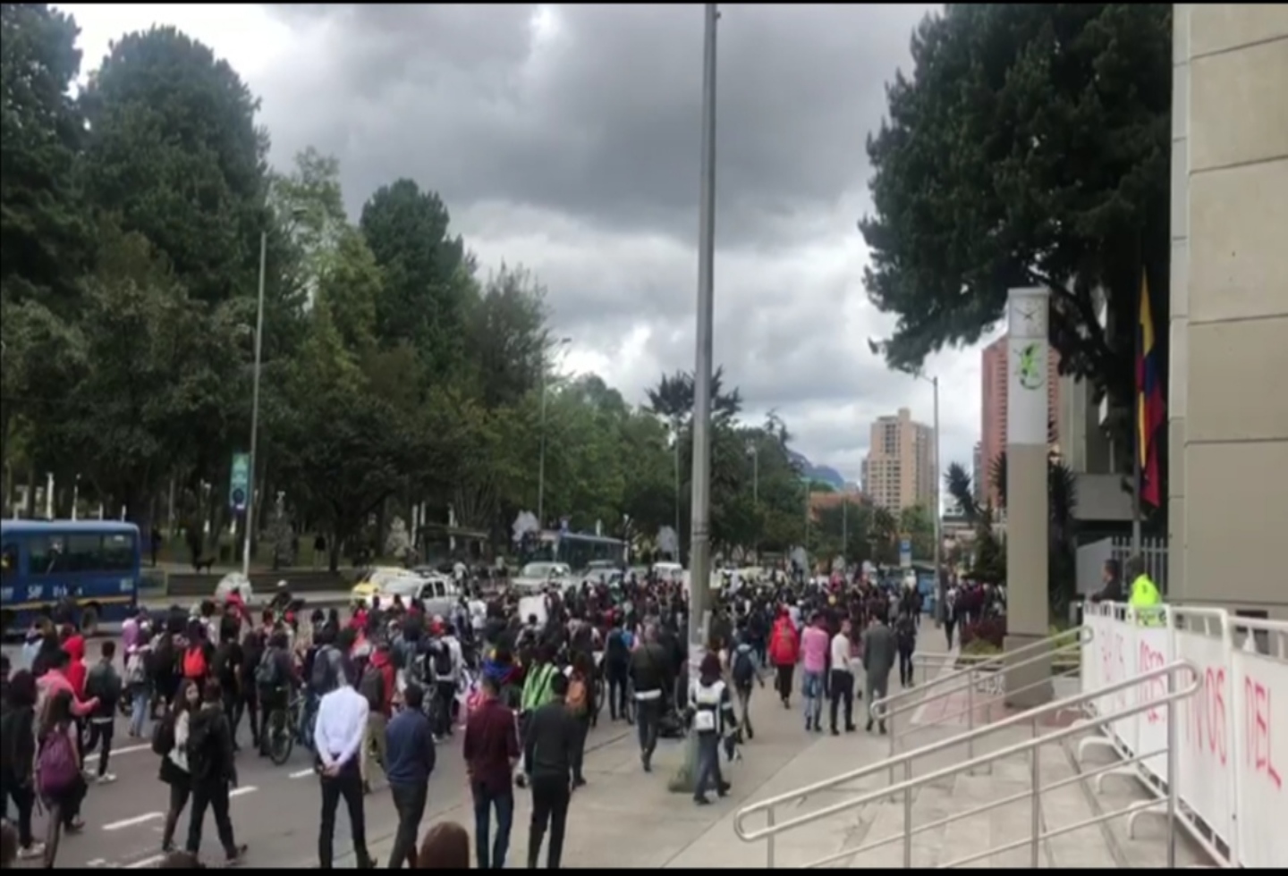 Demonstrations are reported in the sector of Carrera Séptima with calle 36 in Bogotá