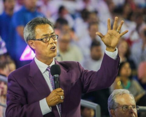 Dennis Martínez: "The rulers can remove and put names at will"