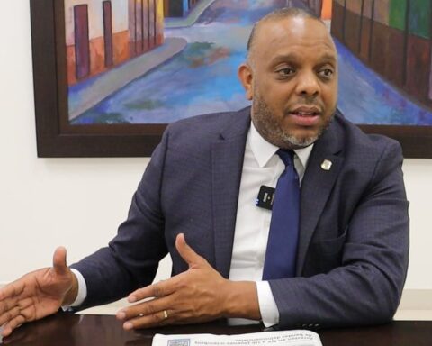 Diputado Luis Henríquez pide a «Chu» Vásquez renunciar