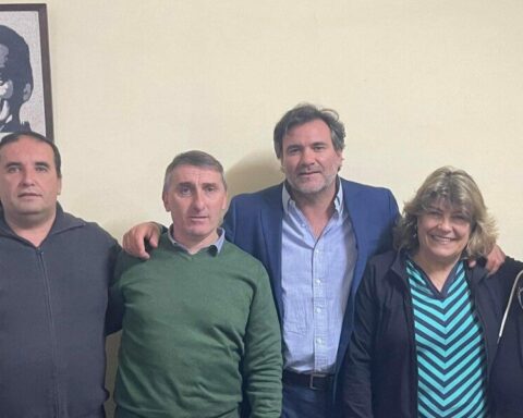 Deputy Mario Colman held a meeting with the mayor and councilors of Ombúes de Lavalle.  see pictures