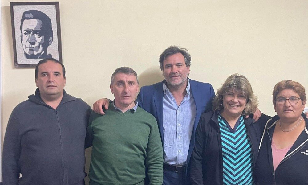 Deputy Mario Colman held a meeting with the mayor and councilors of Ombúes de Lavalle.  see pictures