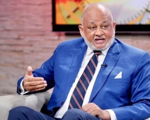 Diputado Roberto Fulcar tiene problemas gástricos