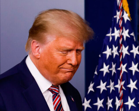 Despite returning to Twitter, Donald Trump stays on his social network for now