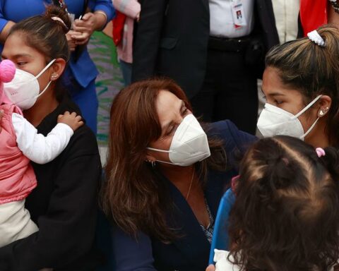 Dina Boluarte, in charge of the Presidential Office, visited the 'Vidas Lima' shelter