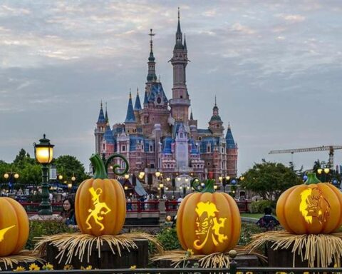 Disney in Shanghai: a group of tourists is locked in the theme park by politics "zero covid" from China