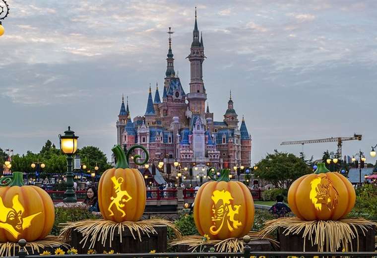 Disney in Shanghai: a group of tourists is locked in the theme park by politics "zero covid" from China