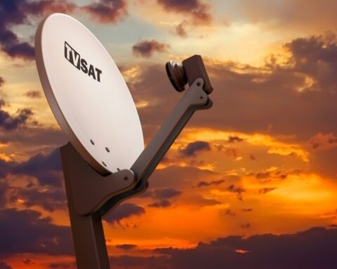 Does living near telecommunications antennas affect health?  what experts say