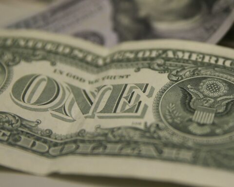 Dollar rises to R$5.18 a day after US elections