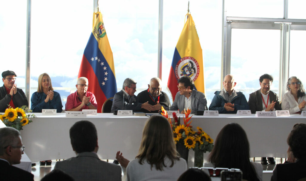 ELN-Petro Roundtable debates liberation of territories