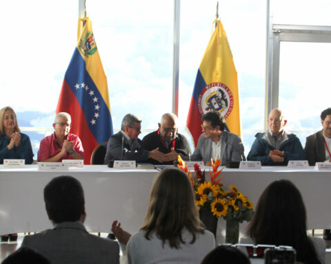 ELN-Petro Roundtable debates liberation of territories