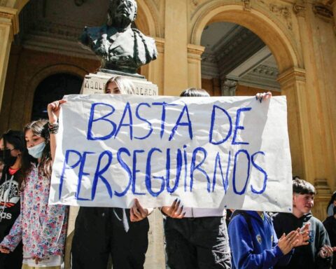 Educational community repudiated the sanction of the Buenos Aires Government against the vice-rector of Mariano Acosta