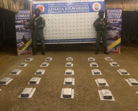 FANB seizes 25 panelas of cocaine on the coast of Falcón