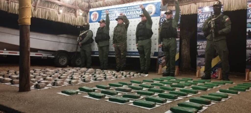 FANB seizes a peñero with 143 panelas of marijuana on the coast of Falcón