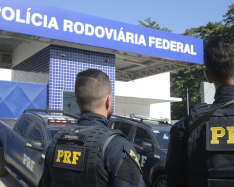 Federal Revenue and PRF seize 7,000 bottles of wine in Goiás