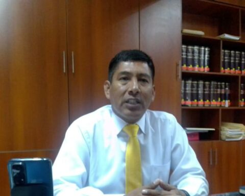 File complaint for touching against dean of Tacna lawyers
