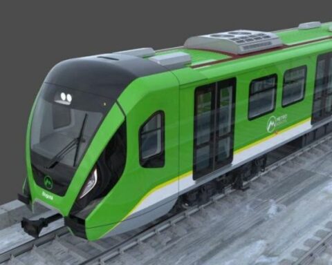 First line of the Bogotá Metro at full speed and second to review?