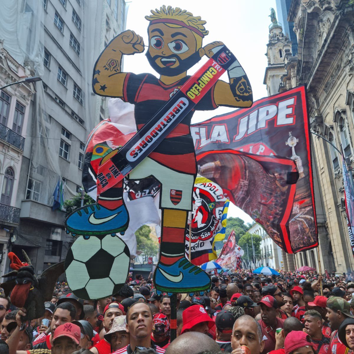 Flamengo celebrate their titles in the center of Rio