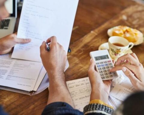 Follow these tips for a good credit score