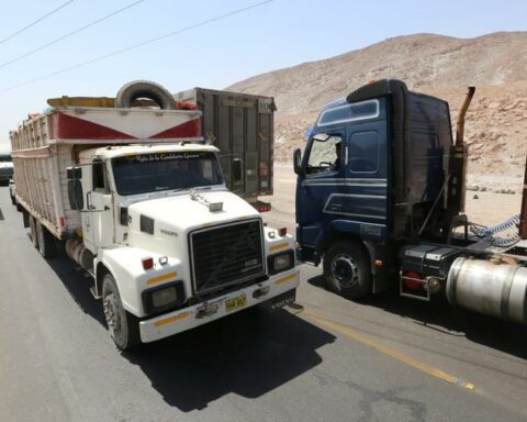 Free transit on the Arequipa highway and carriers say it is a truce (VIDEO)