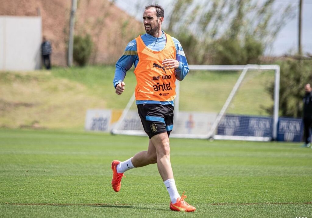 Godín leads Uruguay's first training session