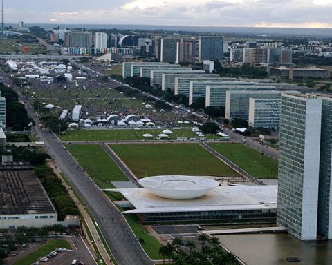 Government defines working hours on national team match days