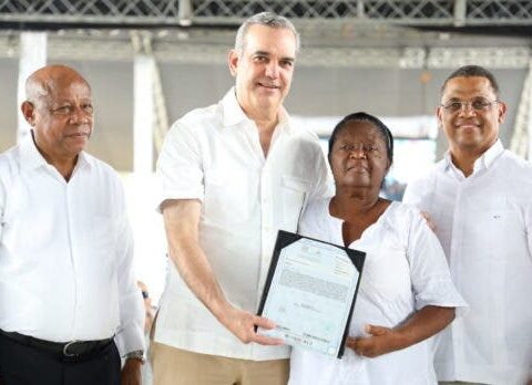 Gobierno ha entregado 46,798 títulos de propiedad a familias
