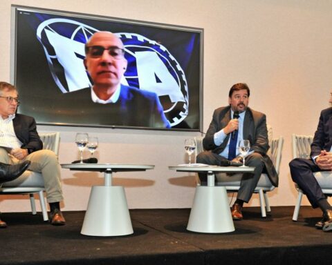 Government includes environmental, social and economic elements in the decarbonization of the energy matrix