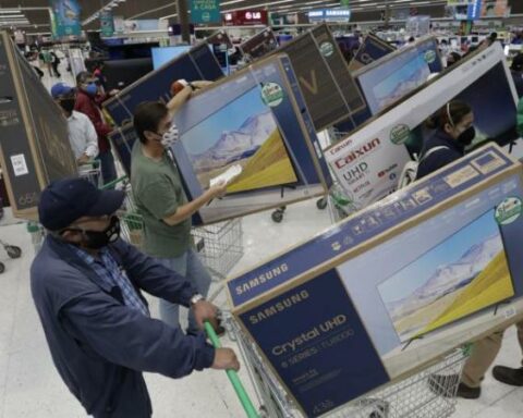 Government prepares decree to eliminate last day without VAT of 2022