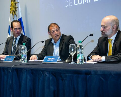 Government signed agreement to train public employees in digital skills