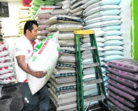 Government wants to pay almost US$8 million more to inexperienced urea company