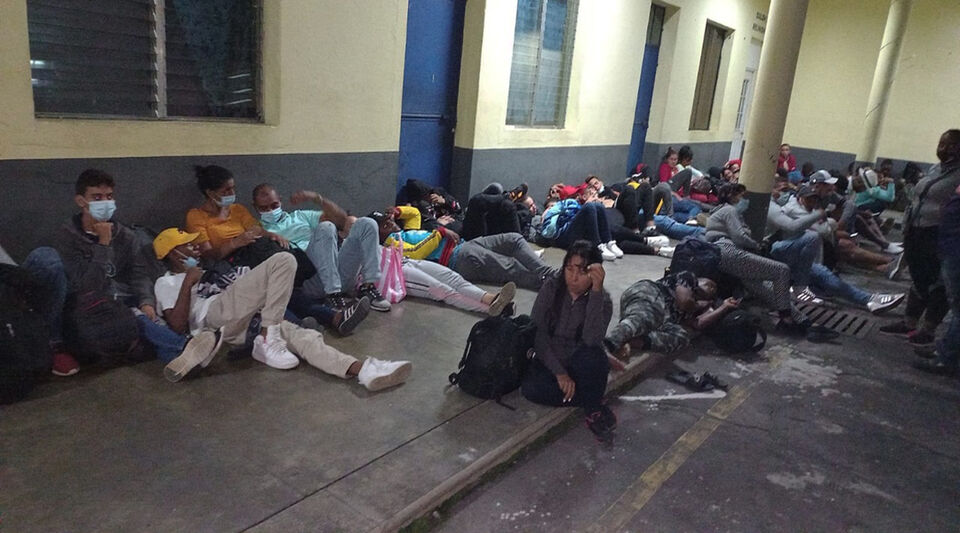 Guatemala expels 111 migrants, including several Cubans, for not having a visa