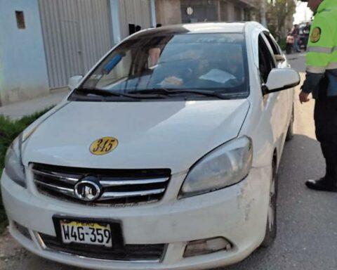 He gets into intervention to defend a motorcyclist and ends up arrested for not having a license, in Huancayo