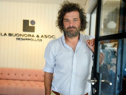 He left the family tradition, dedicated himself to Real Estate and now thinks about the expansion of his private neighborhoods