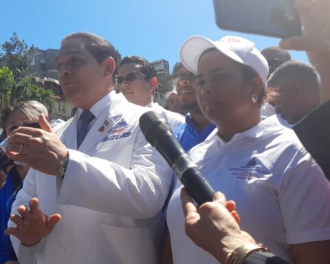 Salud asiste a residentes afectados por crecida de cañada