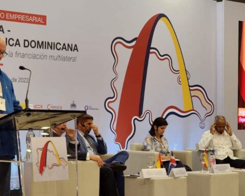 Hipólito Mejía aboga por uso de tecnología en producción agrícola